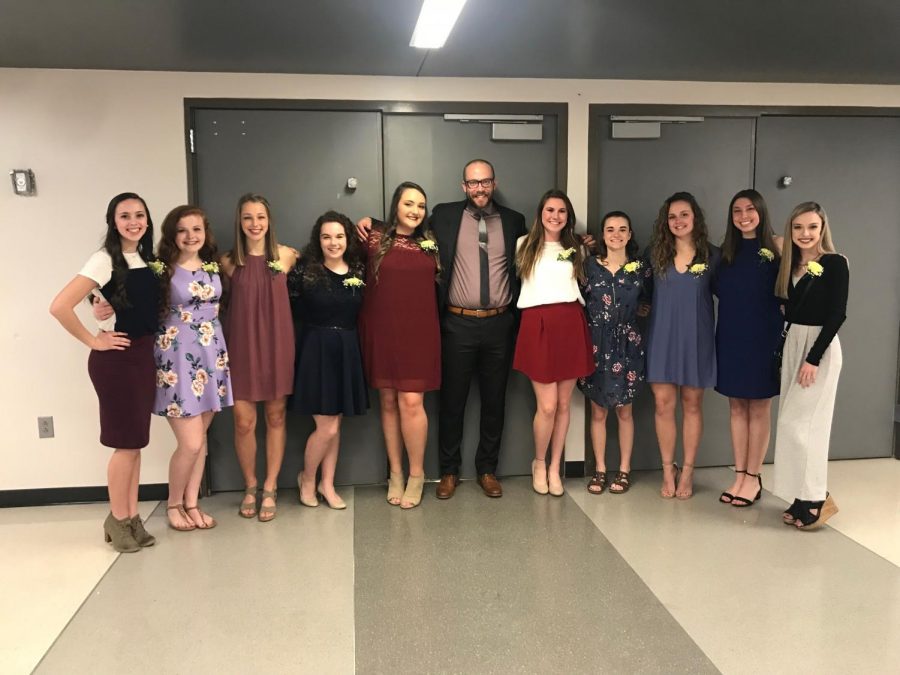 Junior+Lauren+Stucky+%28third+from+left%29+stands+with+her+friends+and+principal+Brian+Knight+%28sixth+from+left%29+after+the+National+Honors+Society+induction+ceremony.