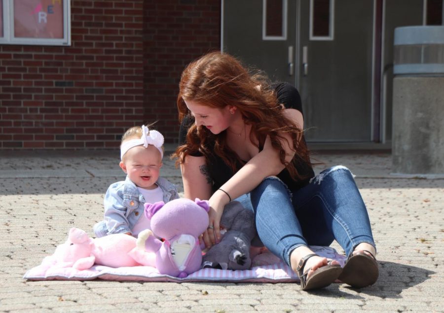 Senior Kayla Kinnamin plays with her daughter Skylar outside of SHS. Kinnamin became a mother six months ago and says she is trying her best to tend to her responsibilities. 