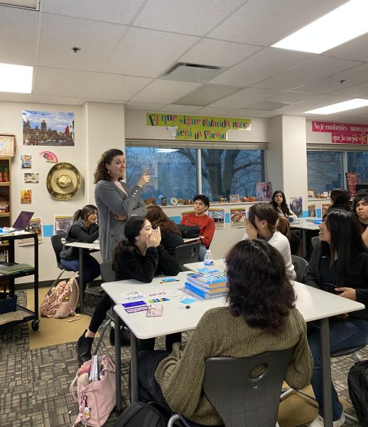 Spanish teacher Jamie Marshall explains lesson to her Spanish heritage speakers on March 3. The course was approved the second semester of this school year. photo by Lily Zing