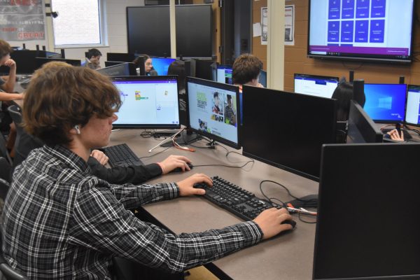 Student in Mark Snodgrass' class works on a project on Sep 6. Photo by Kiley Bowman.