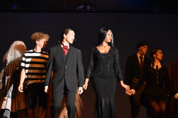 Natalee Rojas, Tristen Blakely, Andrew Schauer, Keyona Graham, Nienna Wittlief and Logan Goff practice their dancing and singing performance on Nov. 14 Photo by Salem Ortega-Morales