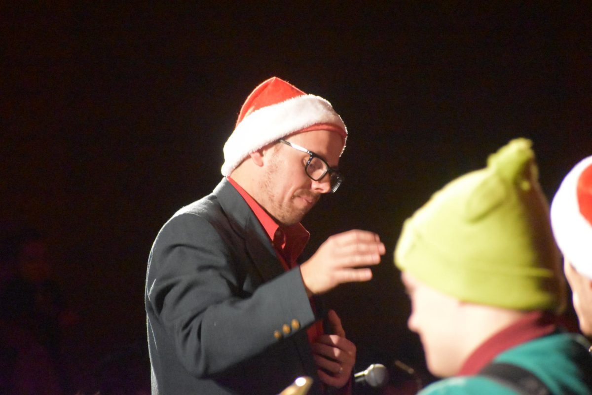 Band director Jeff Maupin leads the band during the song "Viva Noel." 