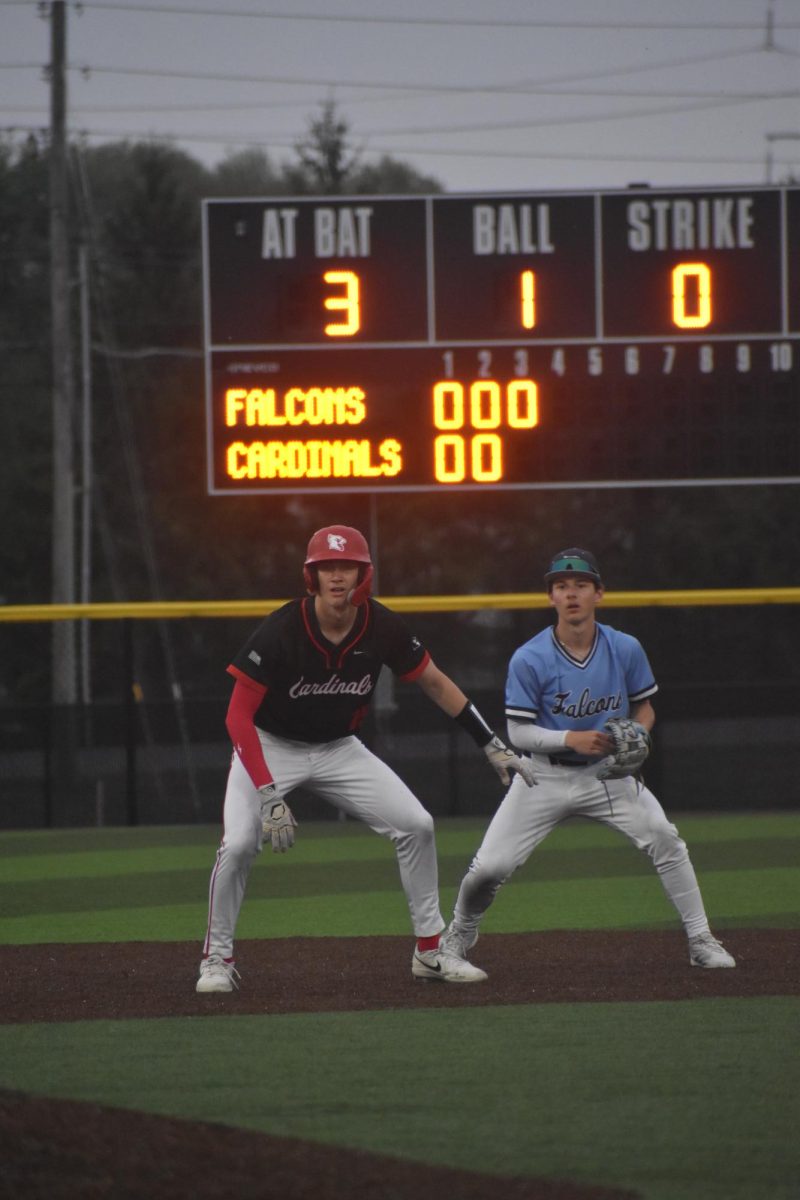 Watson takes his lead off of second base, staying close to the bag before the pitch. 